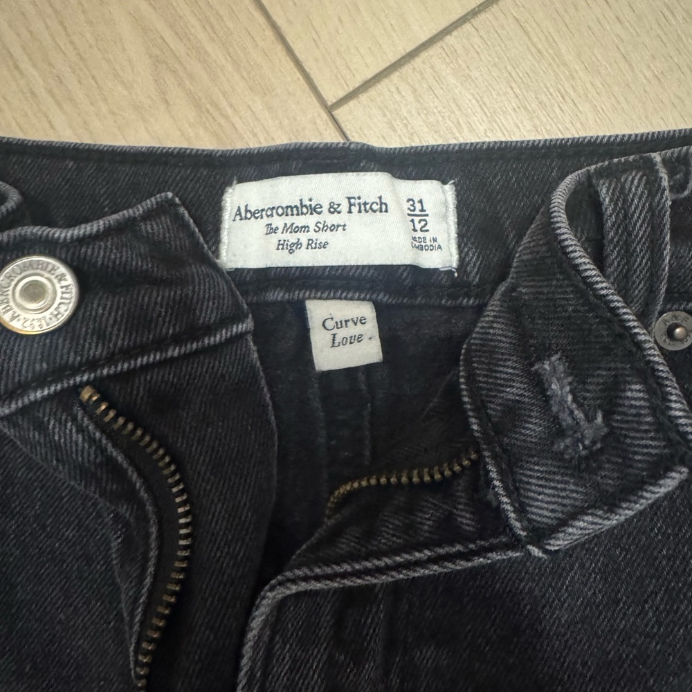 Abercrombie & Fitch “Mom” Short - Curve Love